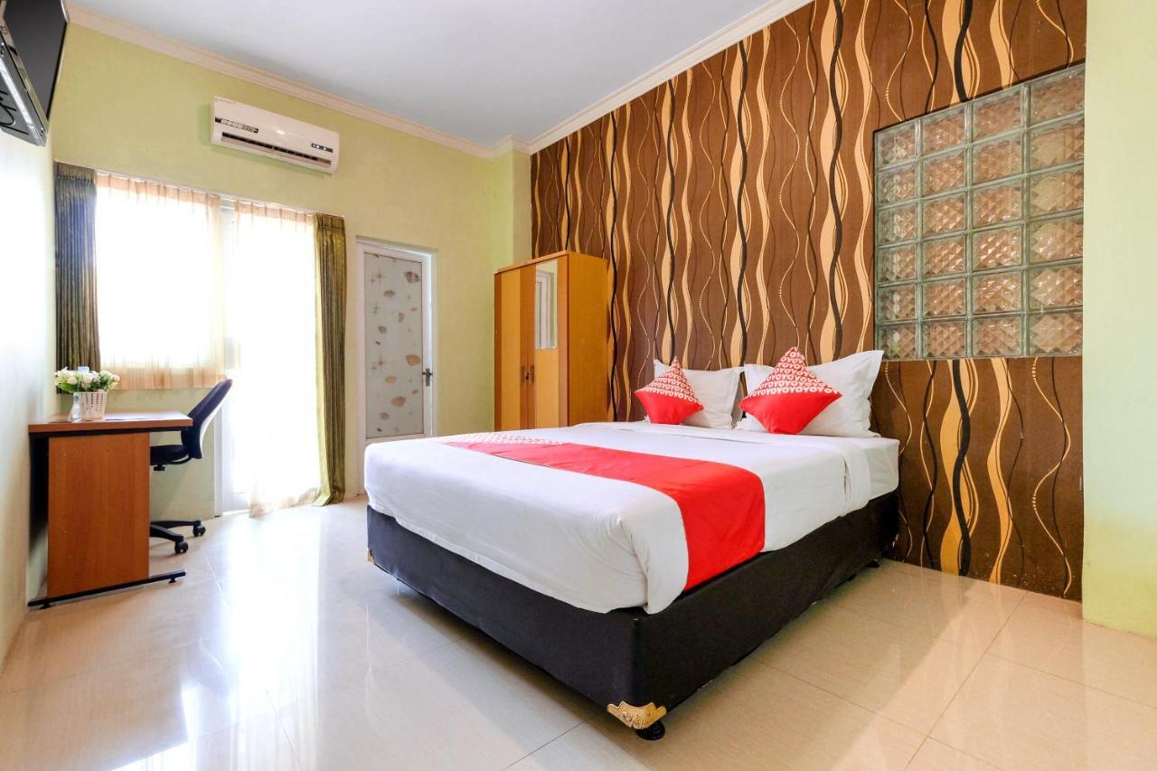 Oyo 338 Guest House Omah Manahan Syariah Surakarta  Экстерьер фото